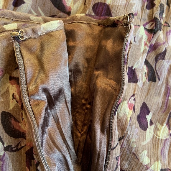 COPY - 💜 Tahari 100% Silk Skirt - Picture 7 of 8